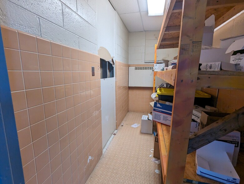 More Photos Of 350 Georgetown Rd, Carneys Point Schools For Lease