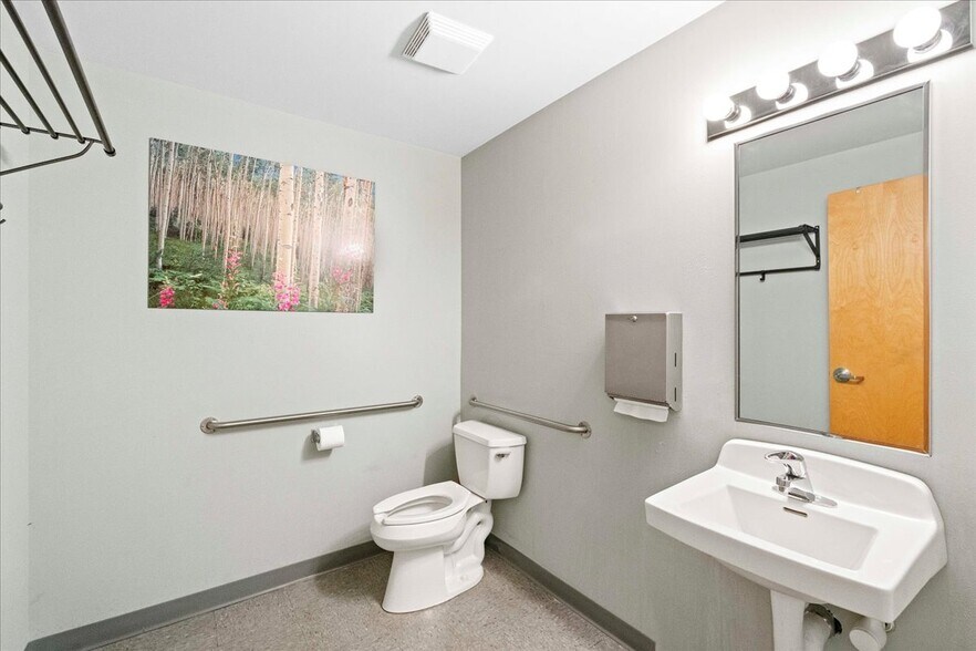 More Photos Of 1225 Greenway Cross, Madison Flex For Sale