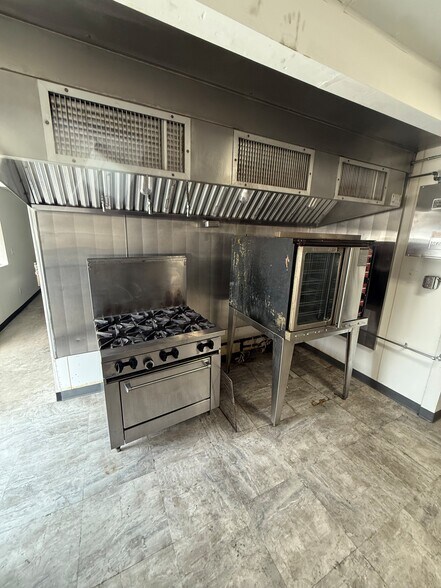 More Photos Of 5503 N Wall St, Spokane Freestanding For Lease