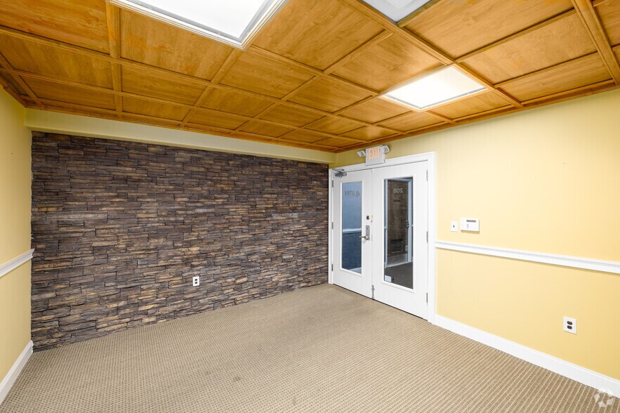 More Photos Of 950 N Kings Hwy, Cherry Hill Medical For Lease