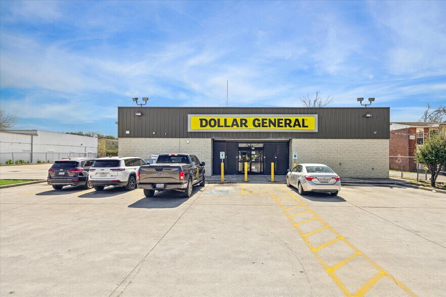 More Photos Of 136 E Crosstimbers St, Houston Freestanding For Lease