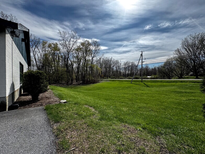 More Photos Of 33 Transport Dr, Bennington Freestanding For Sale