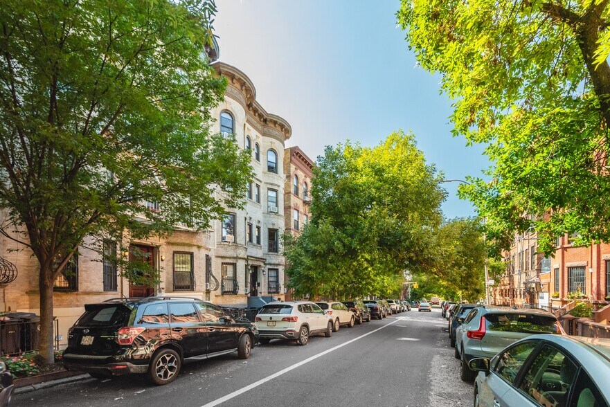 More Photos Of 14 Lincoln Pl, Brooklyn Apartments For Sale