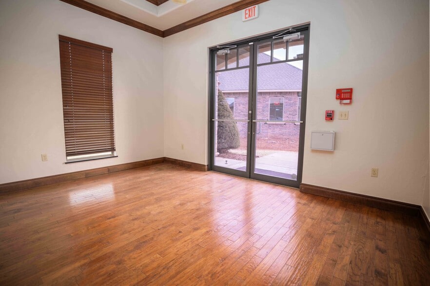 More Photos Of 908 SW 107th St, Oklahoma City Medical For Lease