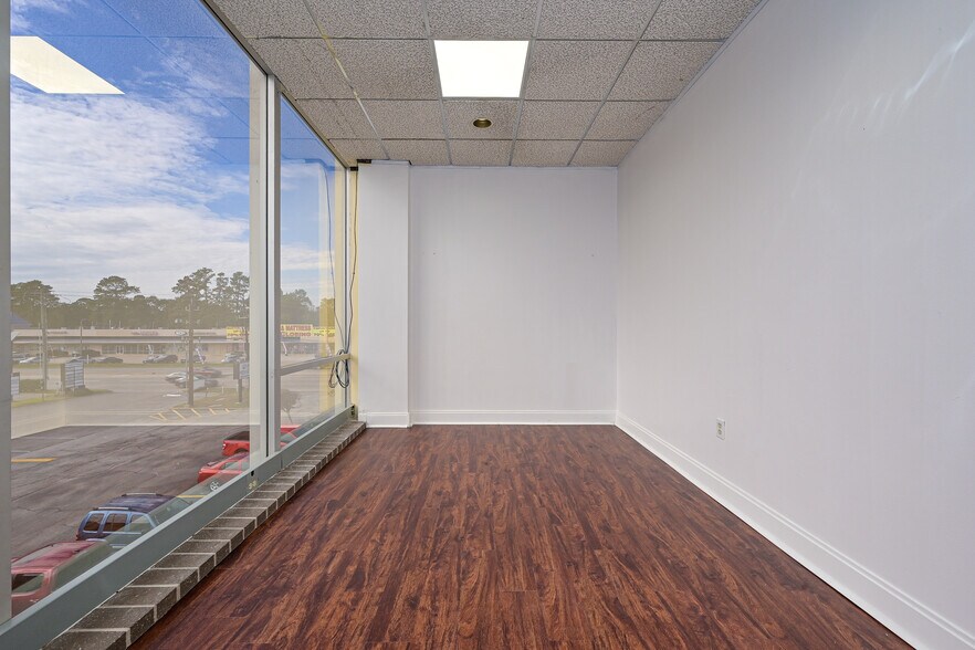 More Photos Of 5625 Cypress Creek Pky, Houston Office For Sale