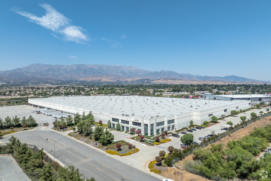 More Photos Of 630 Nicholas Rd, Beaumont Distribution For Lease