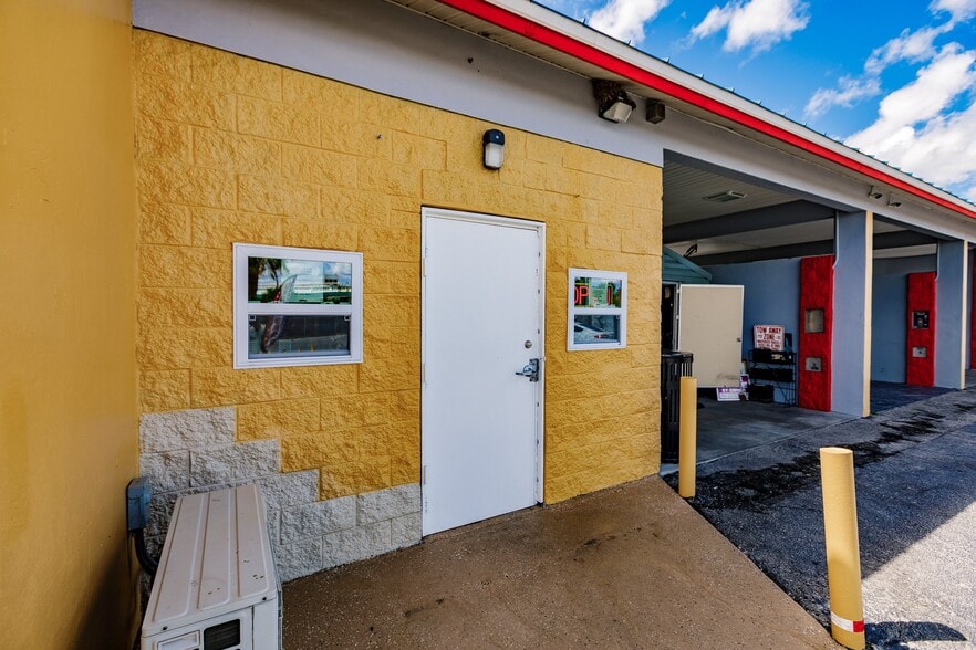 More Photos Of 400 NW Avenue L, Belle Glade Auto Dealership For Sale