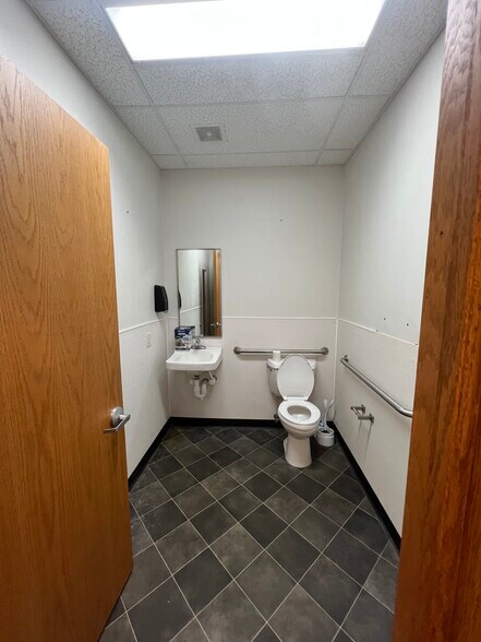More Photos Of 620 N Madison Ave, Derby Unknown For Lease