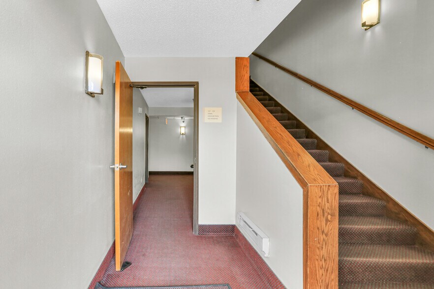 More Photos Of 630 W Main St, El Paso Hotel For Sale