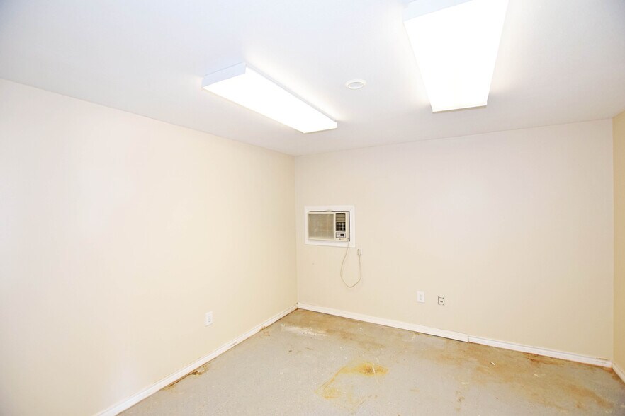 More Photos Of 327 SE Loop 338, Odessa Flex For Lease