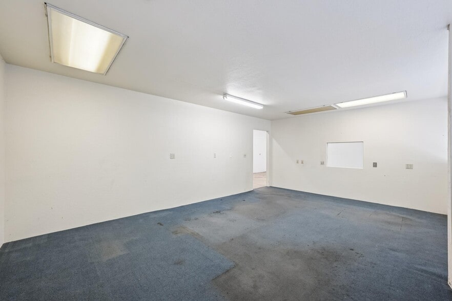More Photos Of 700 10th Ave, San Francisco General Retail For Sale