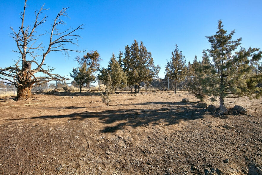 More Photos Of 932 4th ct, Redmond Warehouse For Sale