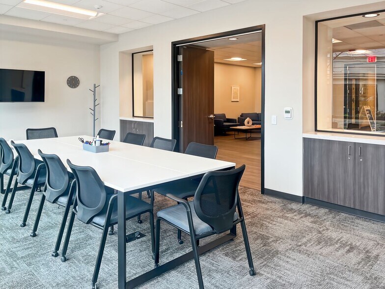 More Photos Of 265 E River Park Cir, Fresno Coworking Space