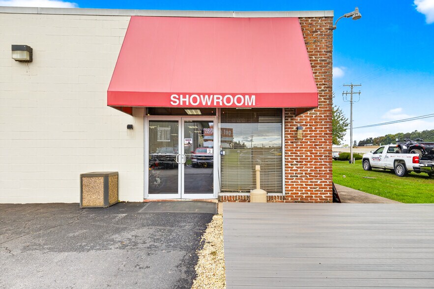 More Photos Of 2350 Dairy Rd, Lancaster Auto Dealership For Lease