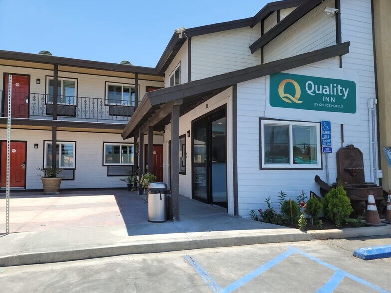 More Photos Of 15765 Mojave Dr, Victorville Hotel For Sale
