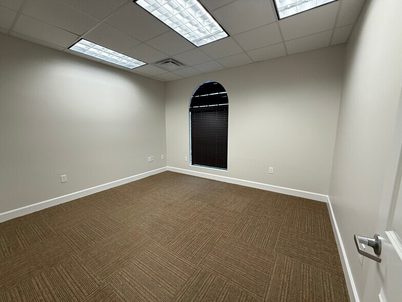 More Photos Of 7115 FM 2920, Spring Unknown For Lease