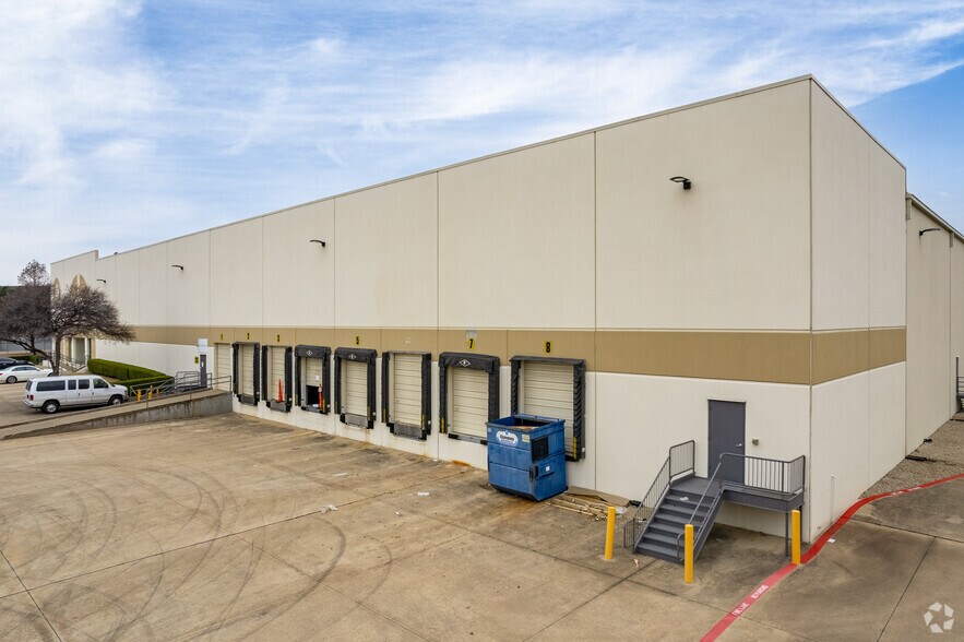 More Photos Of 2840 Commodore Dr, Carrollton Warehouse For Lease