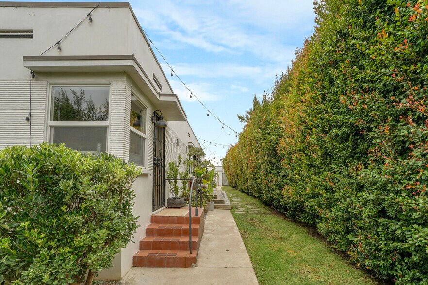 More Photos Of 705 Flower Ave, Venice Apartments For Sale