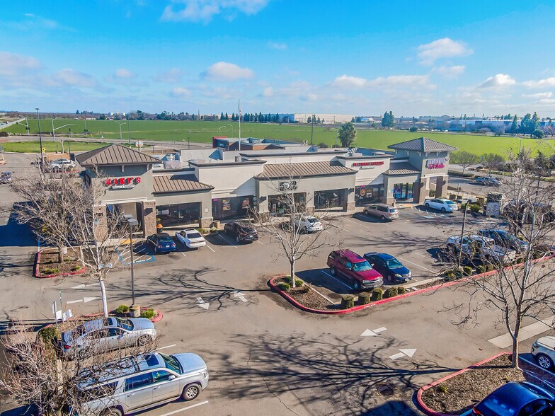 More Photos Of 115 E Dorset Dr, Dixon Freestanding For Lease