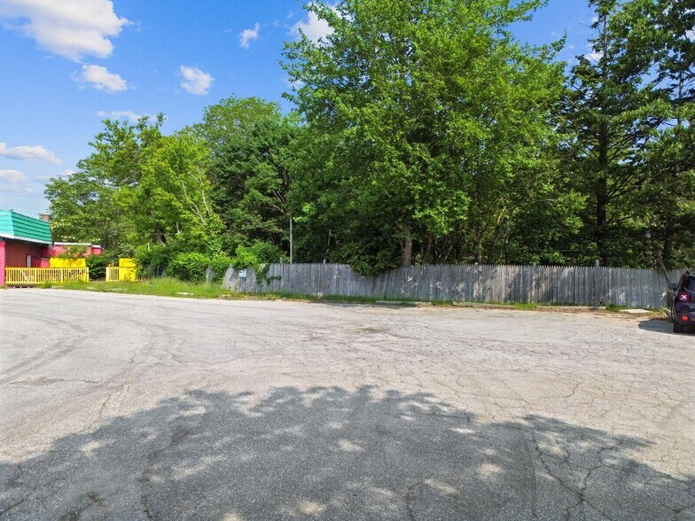 More Photos Of 164 Pleasant St, Brunswick Restaurant For Sale