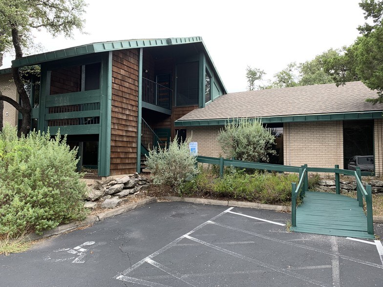 More Photos Of 2525 Wallingwood Dr, Austin Unknown For Lease