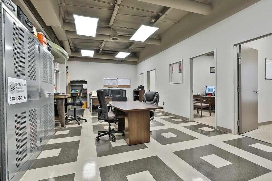 More Photos Of 1039 Sullivan Rd, Newnan Office For Lease