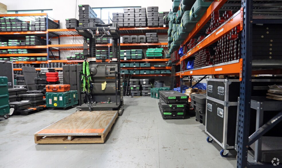 More Photos Of 16503 Air Center Blvd, Houston Unknown For Lease