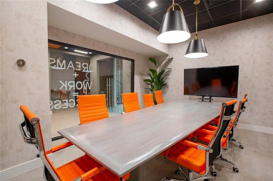 More Photos Of 1700 35th St, Orlando Warehouse For Lease