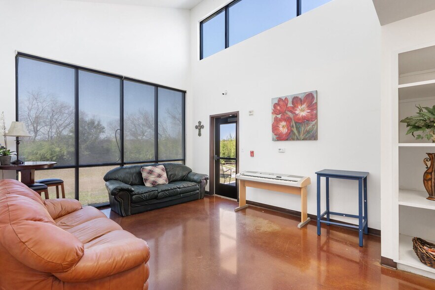 More Photos Of 8334 Cross Park Dr, Austin Medical For Sale