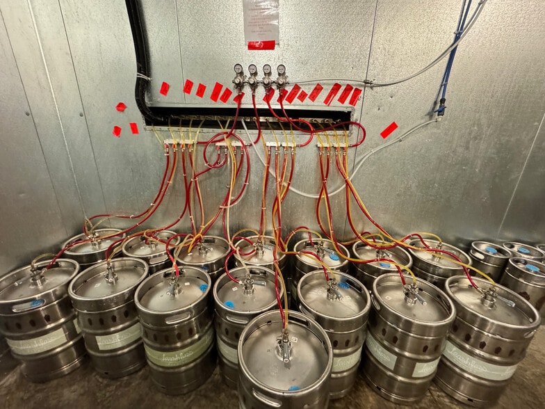 More Photos Of 585 E Thompson Blvd, Ventura Restaurant For Sale