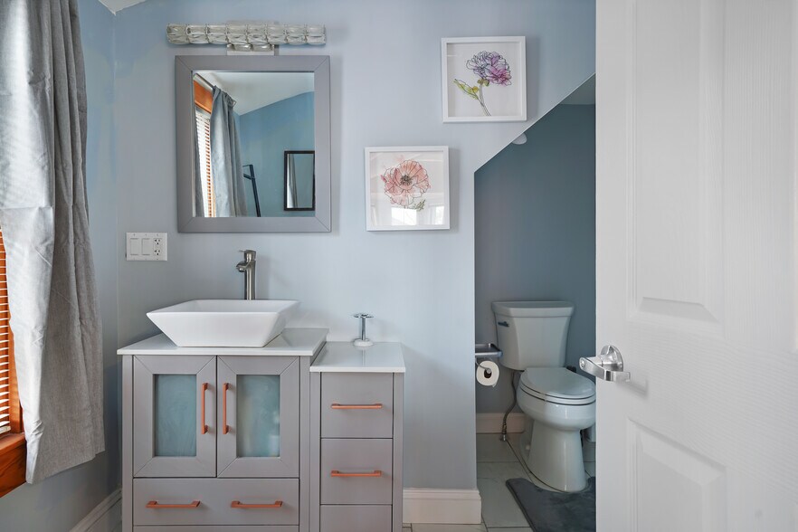 More Photos Of 294 Commercial St, Provincetown Storefront Retail Residential For Sale