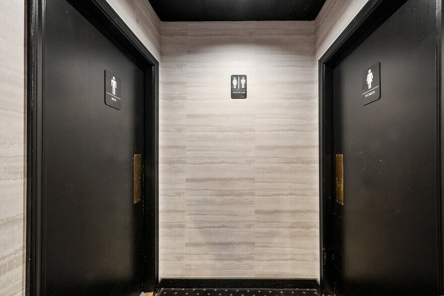 More Photos Of 5772 S Archer Ave, Chicago General Retail For Sale