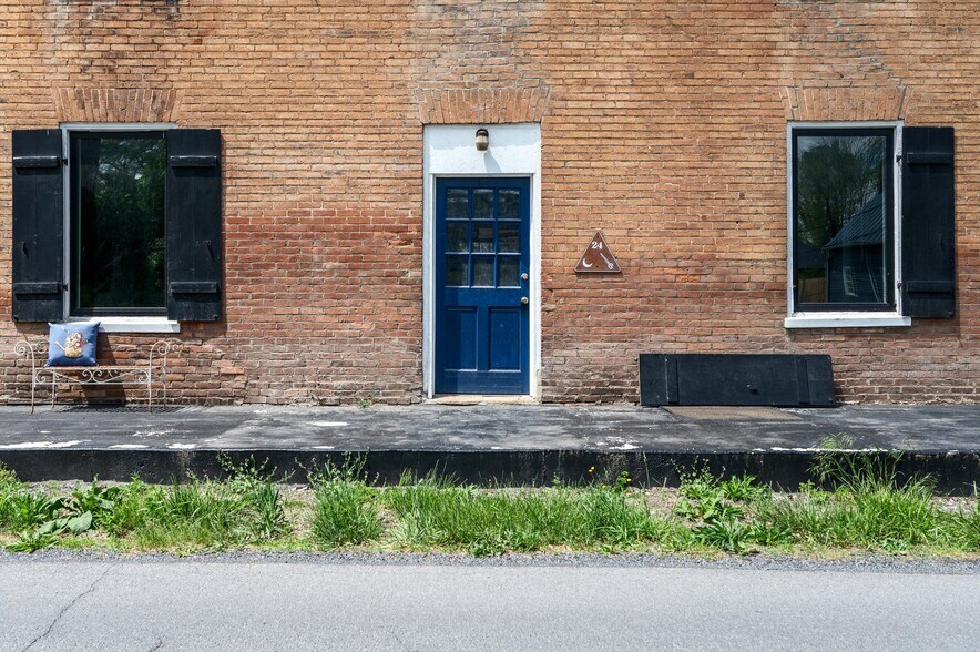 More Photos Of 7211 Queen St, Middleway Flex For Sale