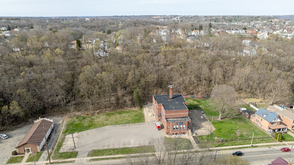 More Photos Of 715 W Locust St, Dubuque Office Residential For Sale