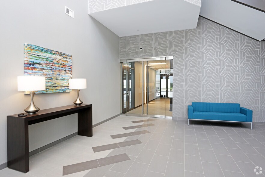 More Photos Of 12100 Meredith Dr, Urbandale Office For Lease