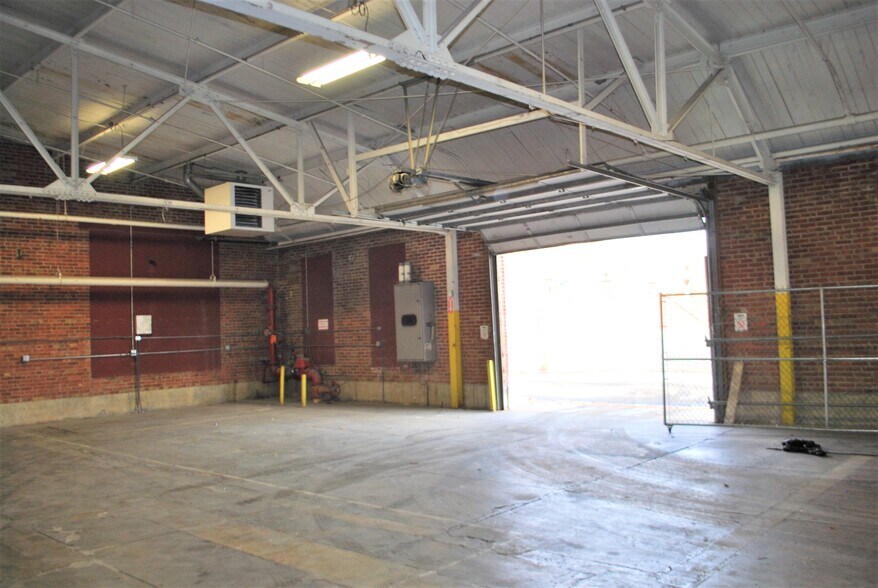 More Photos Of 1111 Seymour St, Muncie Light Manufacturing For Lease