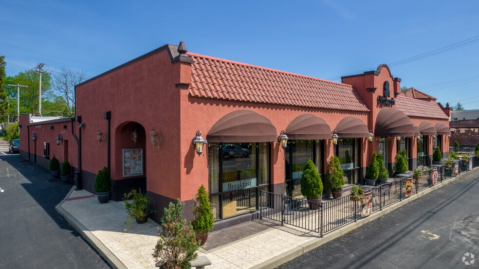 More Photos Of 4784 N High St, Columbus Freestanding For Lease