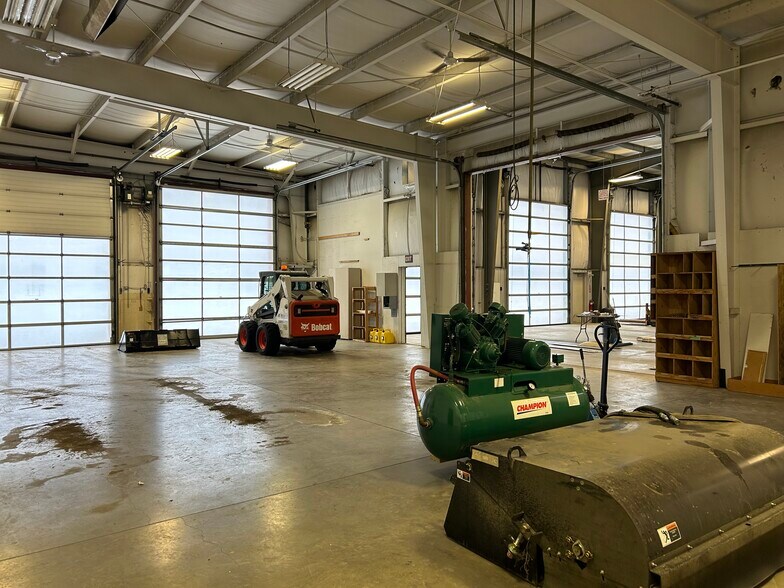 More Photos Of 1780 49 Av, Red Deer Industrial For Lease