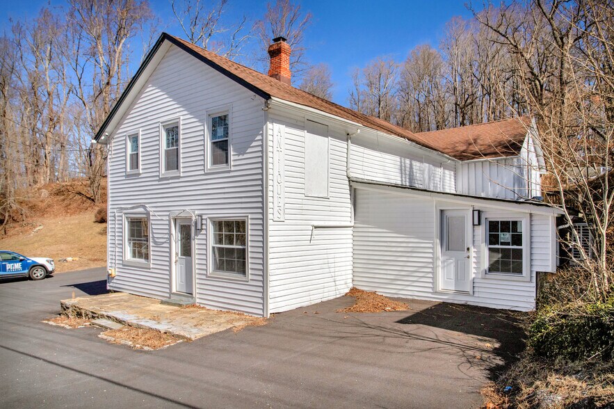 More Photos Of 14943 York Rd, Sparks Glencoe Specialty For Sale