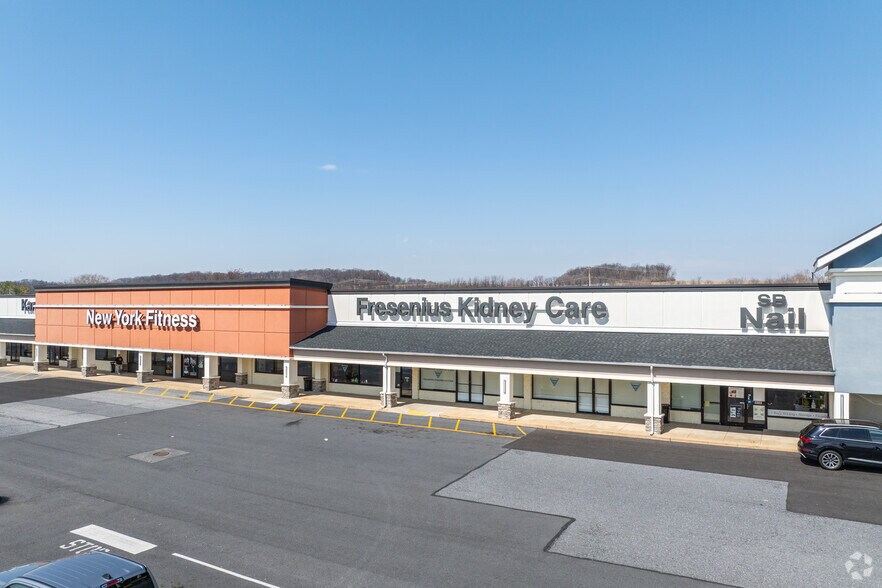 More Photos Of 2-22 N Londonderry Sq, Palmyra General Retail For Lease