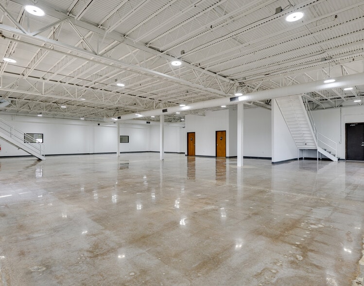More Photos Of 3900 Benbrook Blvd, Fort Worth Warehouse For Sale