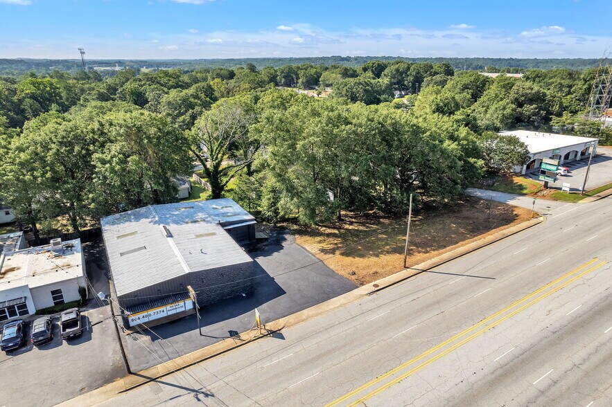 More Photos Of 1253 S Pleasantburg Dr, Greenville Storefront For Sale