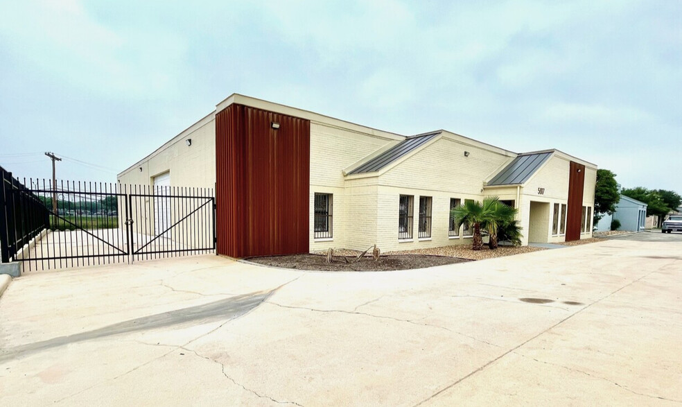 Primary Photo Of 5817 E La Colonia, San Antonio Warehouse For Sale