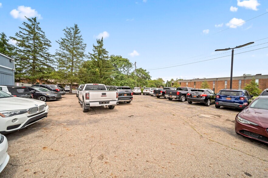 More Photos Of 5250 E Main St, Columbus Auto Dealership For Sale