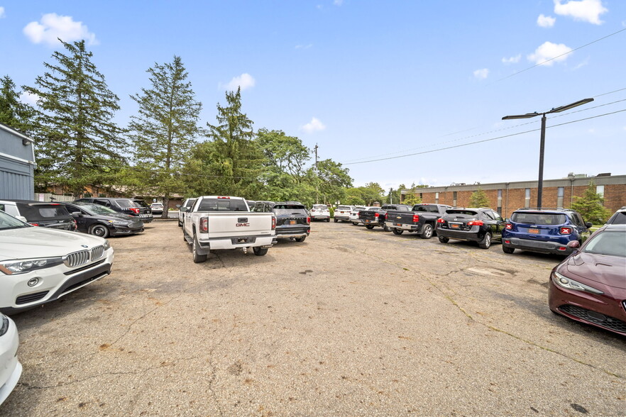 More Photos Of 5250 E Main St, Columbus Auto Dealership For Lease