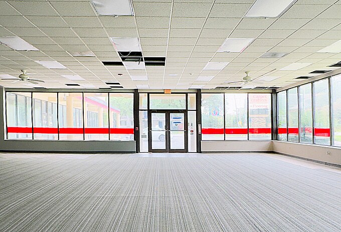 More Photos Of 629-645 E 162nd St, South Holland Storefront For Sale