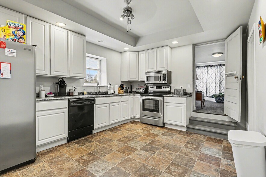 More Photos Of 130 E Water St, Constantine General Retail For Sale