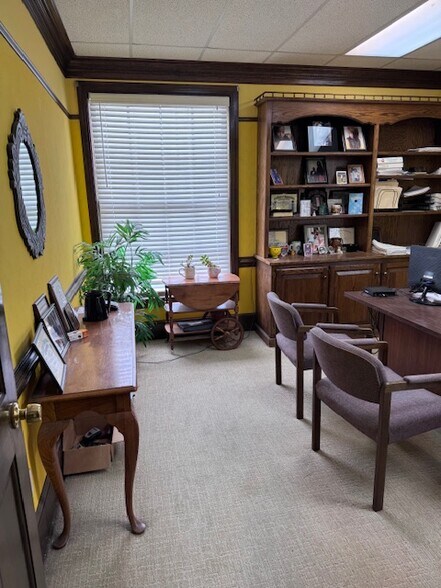 More Photos Of 1433 Emerywood Dr, Charlotte Office For Lease