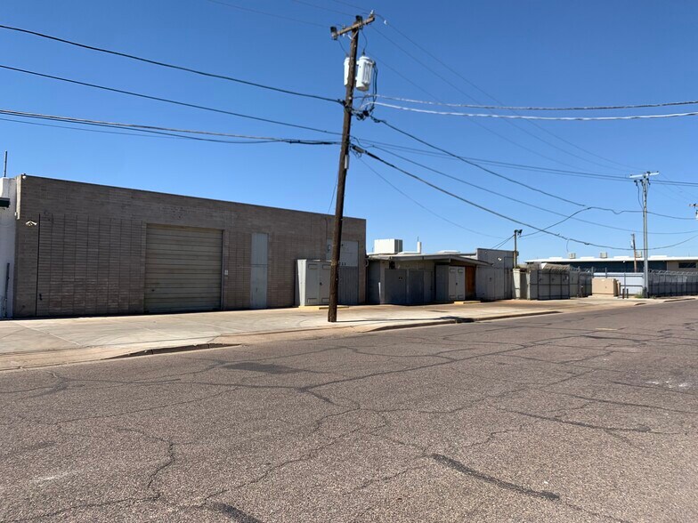 More Photos Of 2723-2725 W Cheery Lynn Rd, Phoenix Warehouse For Sale