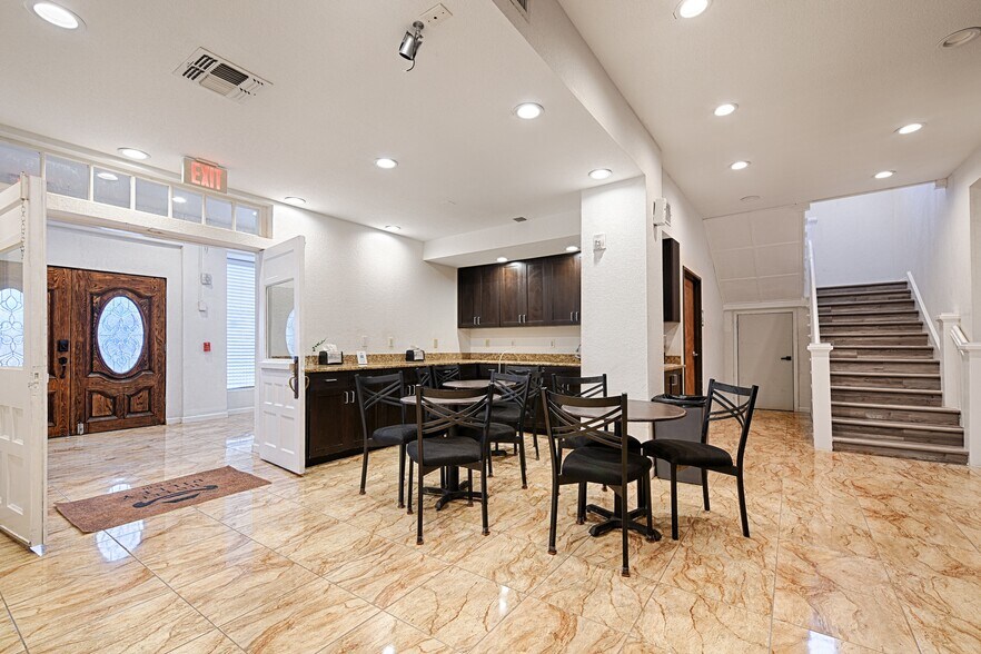 More Photos Of 110 S Main, Dilley Hotel For Sale